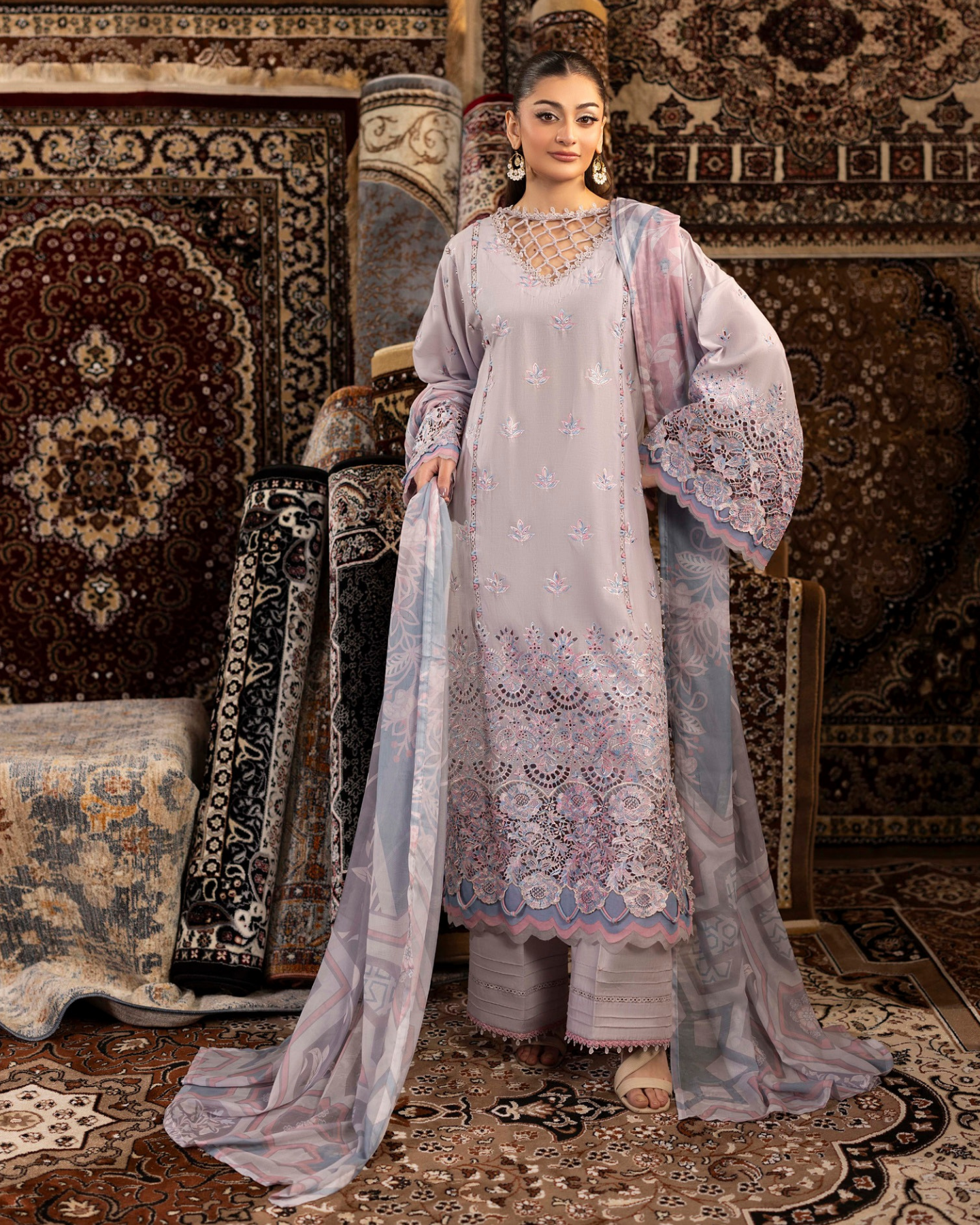 Luxury Embroidered Lawn 3 Piece Suit – Lilac Grey