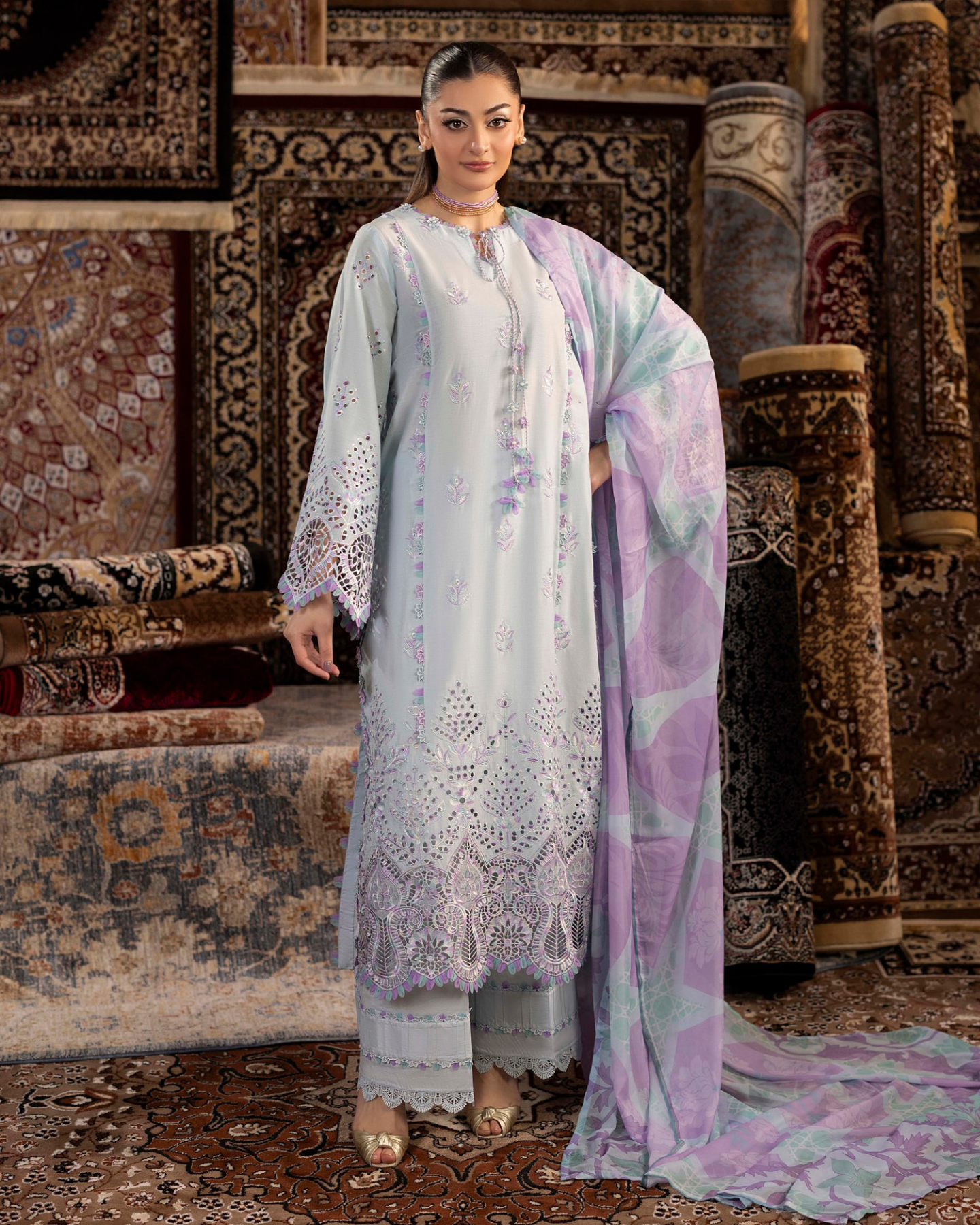 Luxury Embroidered Lawn 3 Piece Suit – Pastel Grey